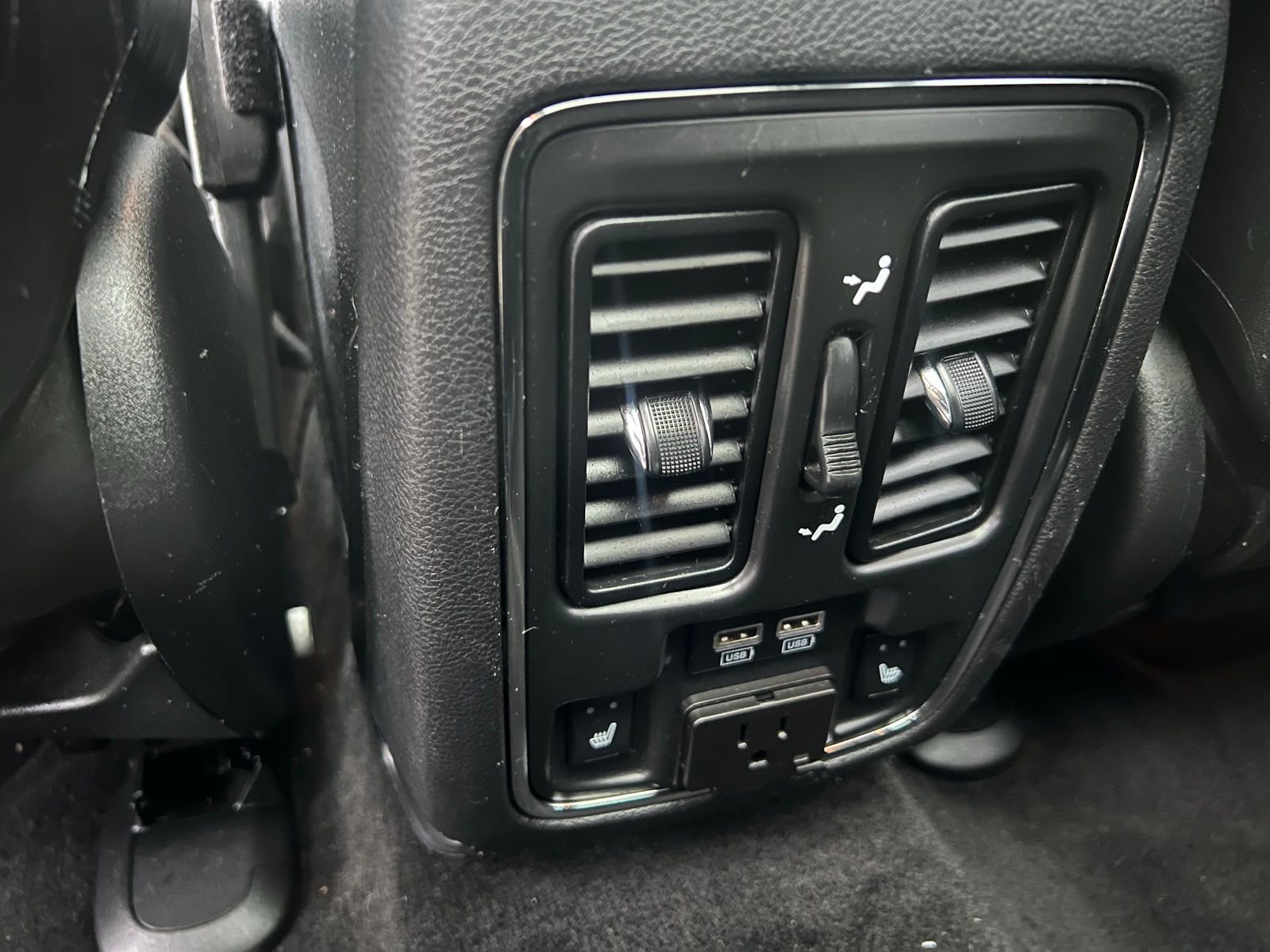 Used 2014 Jeep Grand Cherokee Limited w/ Luxury Group II AWD/4WD image 16