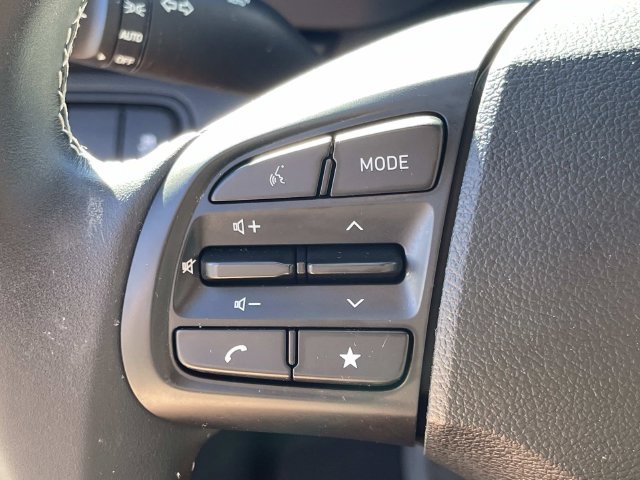 Certified 2025 Hyundai Venue Limited FWD image 35