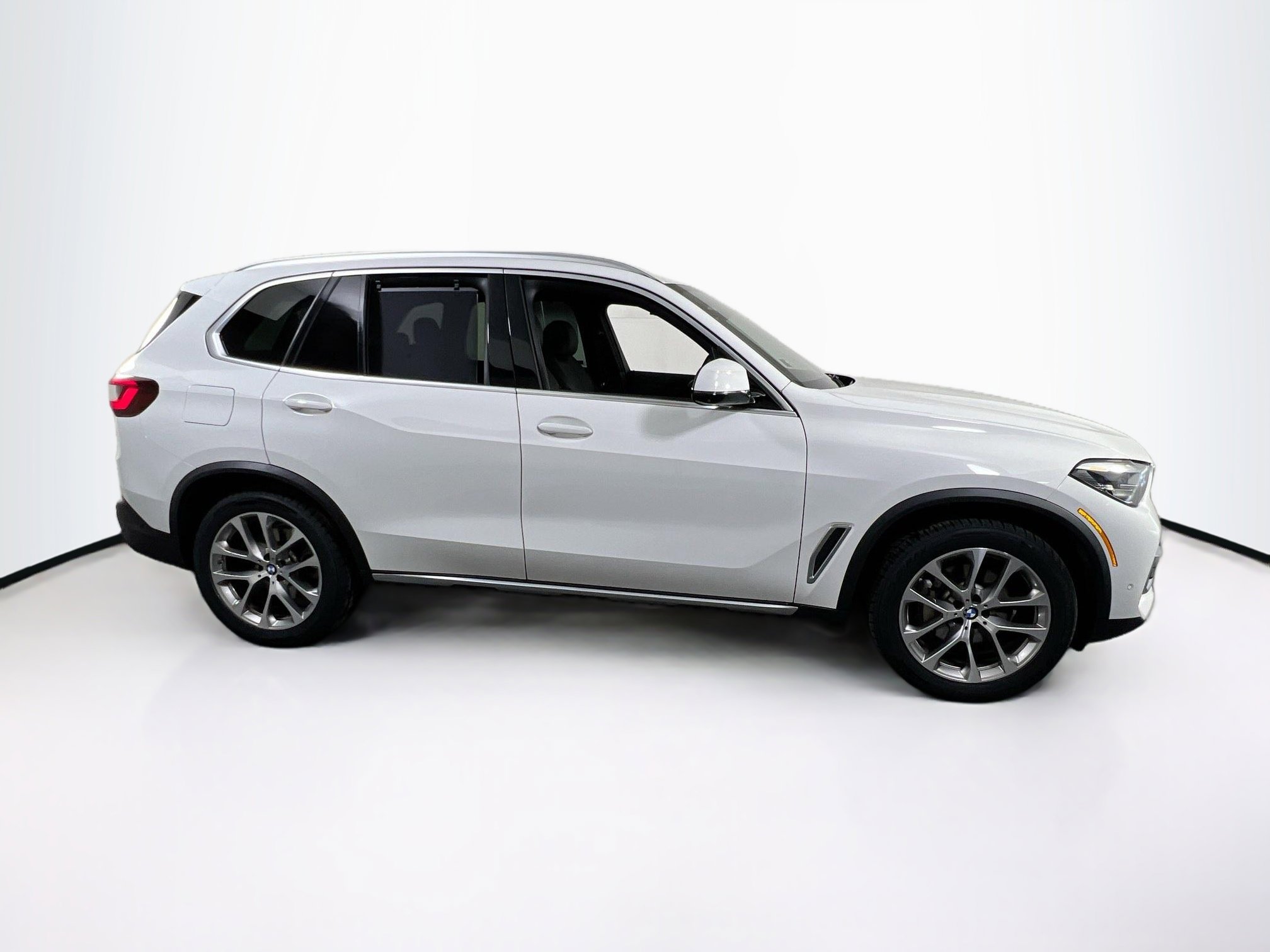 Used 2022 BMW X5 xDrive40i w/ Premium Package AWD/4WD image 4