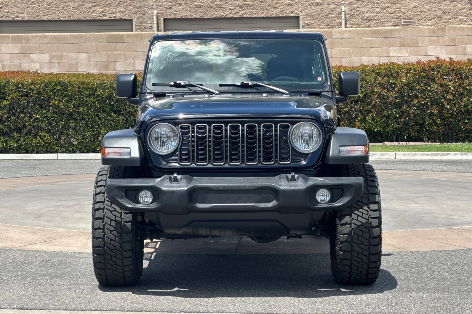 Used 2025 Jeep Wrangler Unlimited Sport AWD/4WD image 9