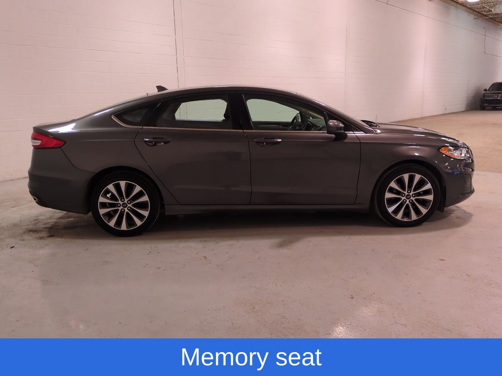 Used 2020 Ford Fusion SE image 3