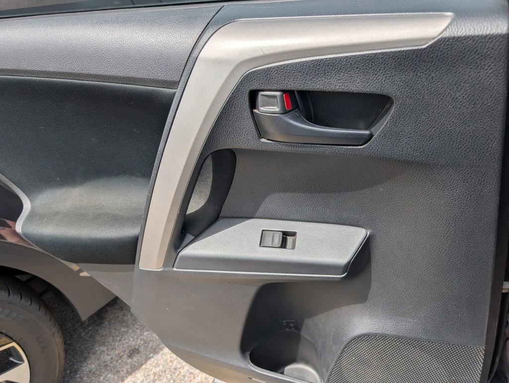 Used 2016 Toyota RAV4 LE image 28