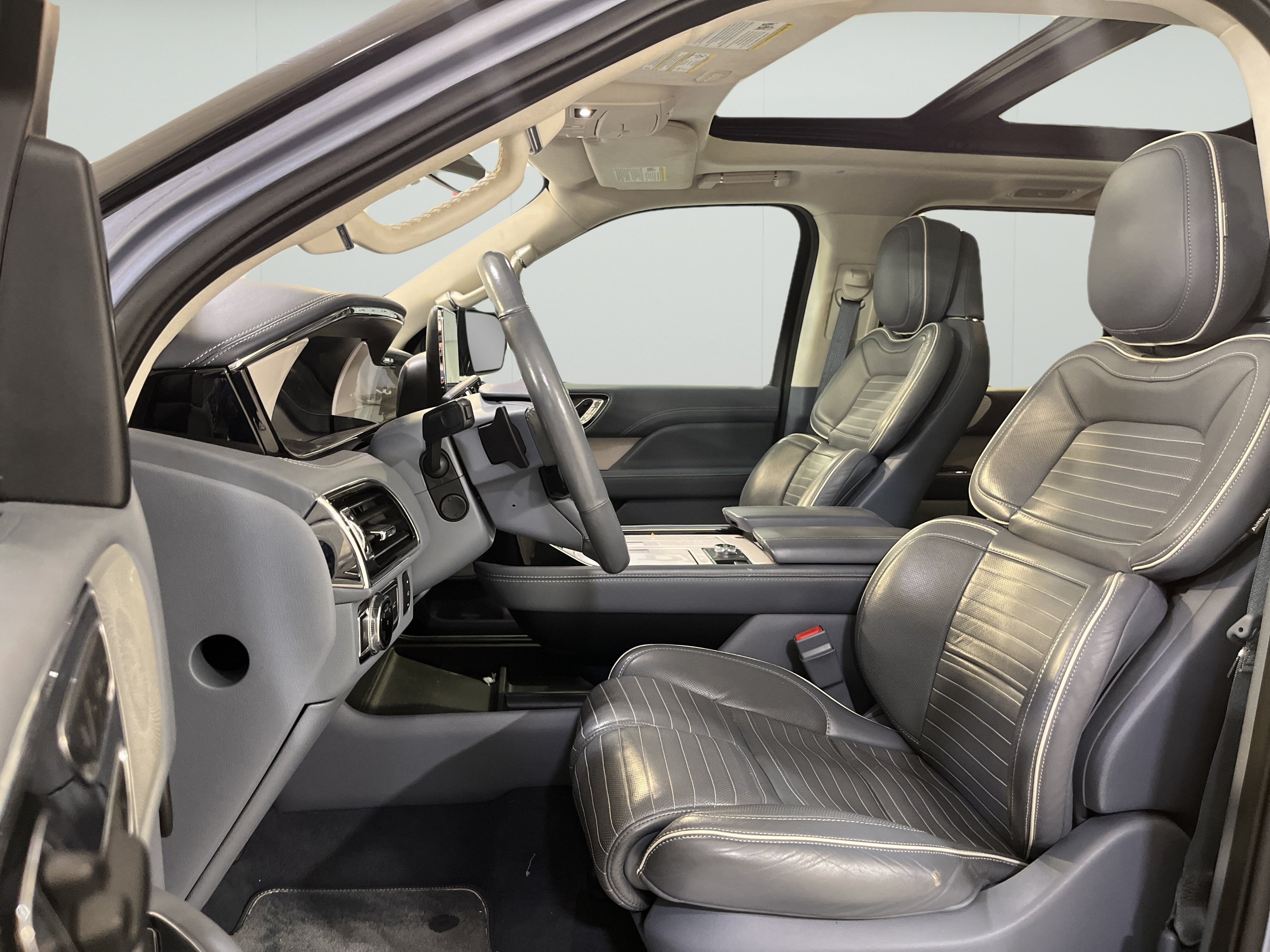 Used 2020 Lincoln Navigator Black Label AWD/4WD image 13