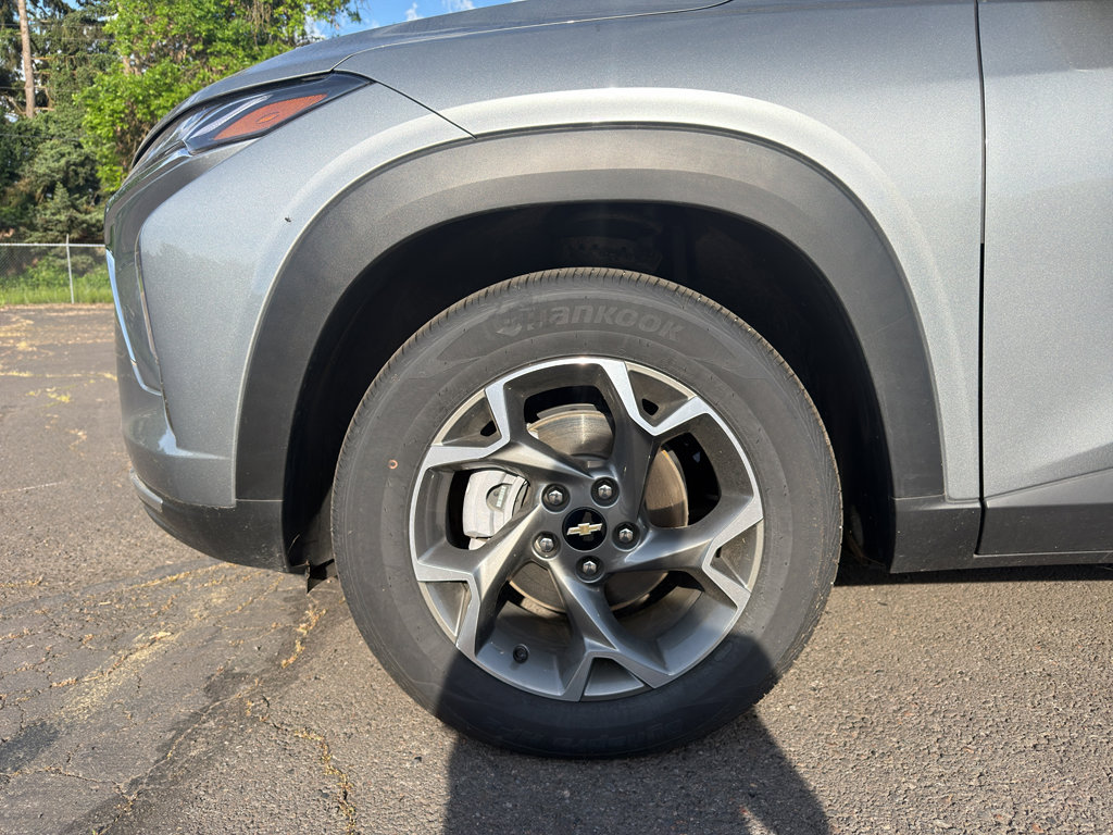 New 2025 Chevrolet Trax LT FWD image 5