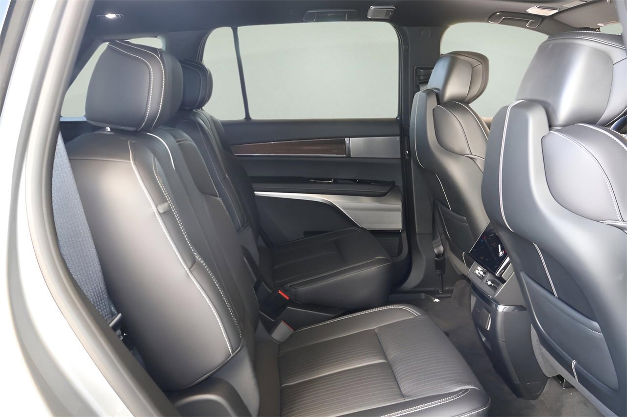 New 2026 Cadillac Vistiq Sport image 19