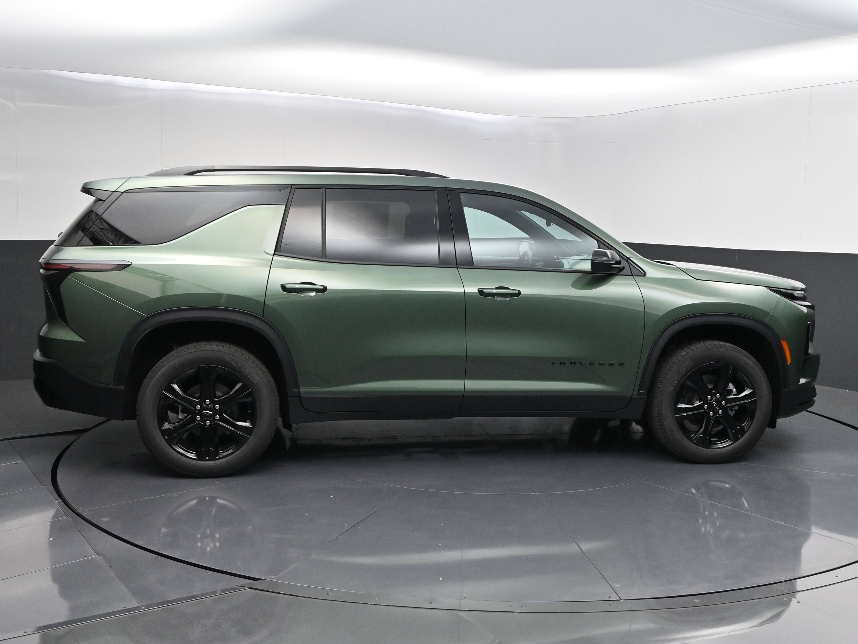 New 2027 Chevrolet Traverse LT w/ Midnight/Sport Edition AWD/4WD image 9