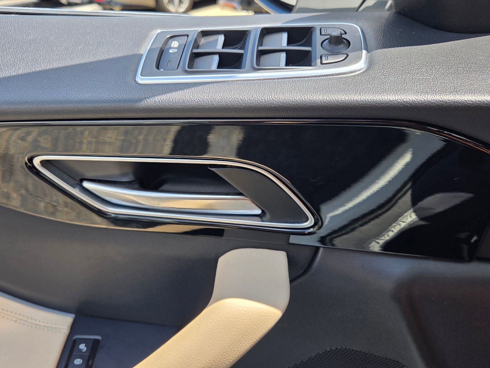 Used 2019 Jaguar F-PACE AWD/4WD image 31