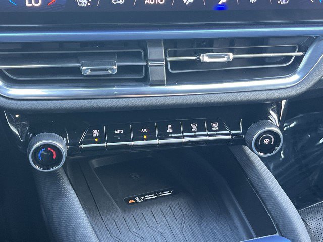 Used 2025 Chevrolet Equinox EV LT w/ Convenience Package image 17