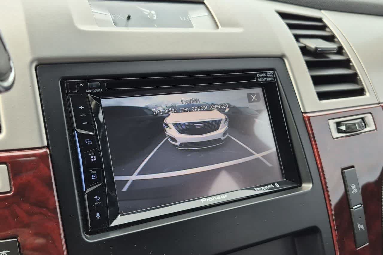 Used 2010 Cadillac Escalade Luxury AWD/4WD image 28