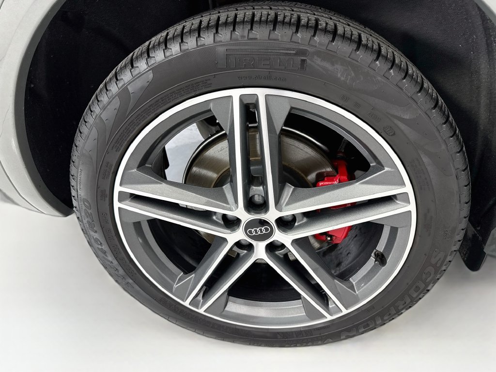 Certified 2025 Audi Q5 e Premium Plus w/ Premium Plus Package AWD/4WD image 32