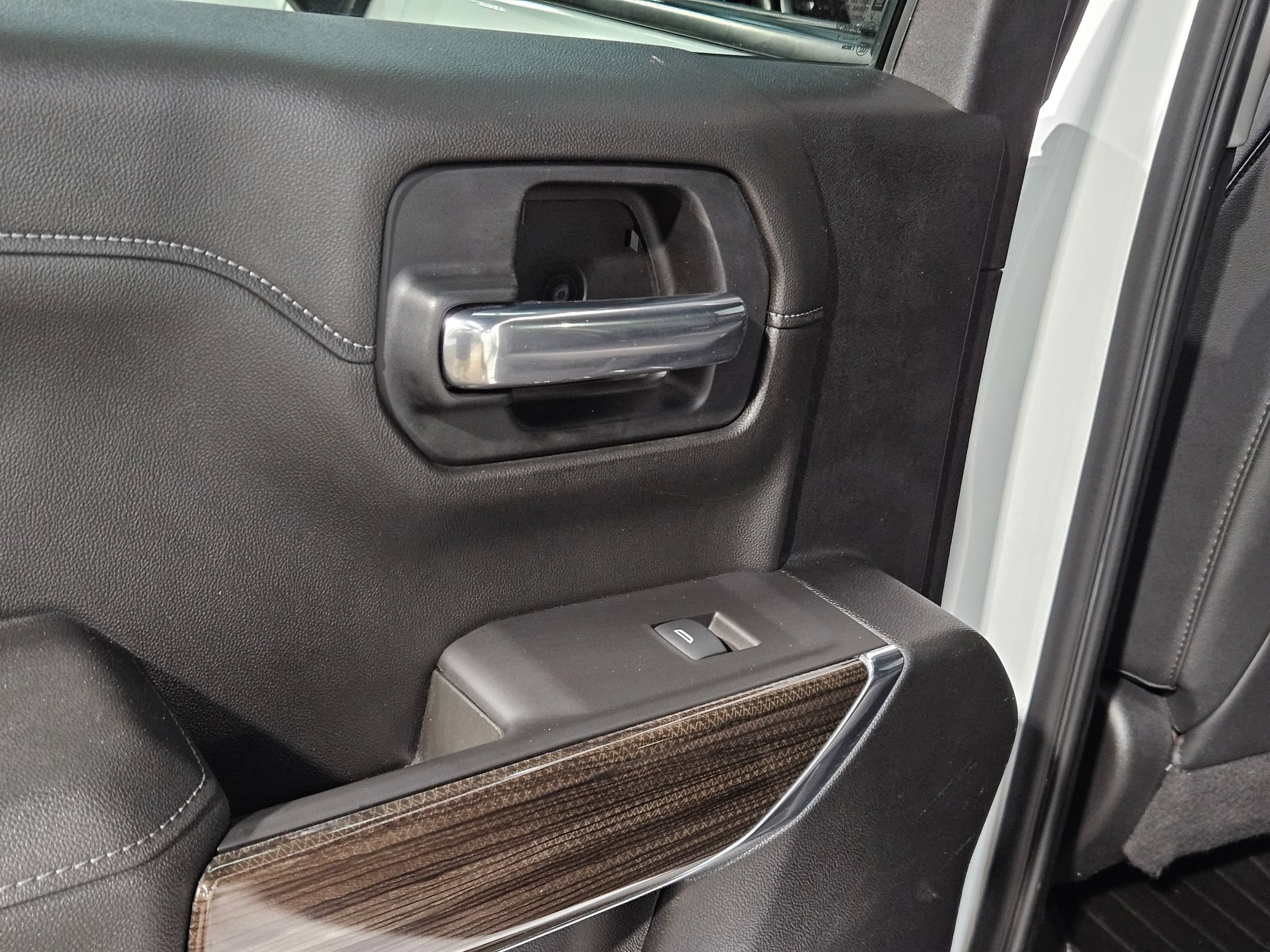 Used 2021 Chevrolet Silverado 1500 LT Trail Boss w/ Convenience Package II AWD/4WD image 34