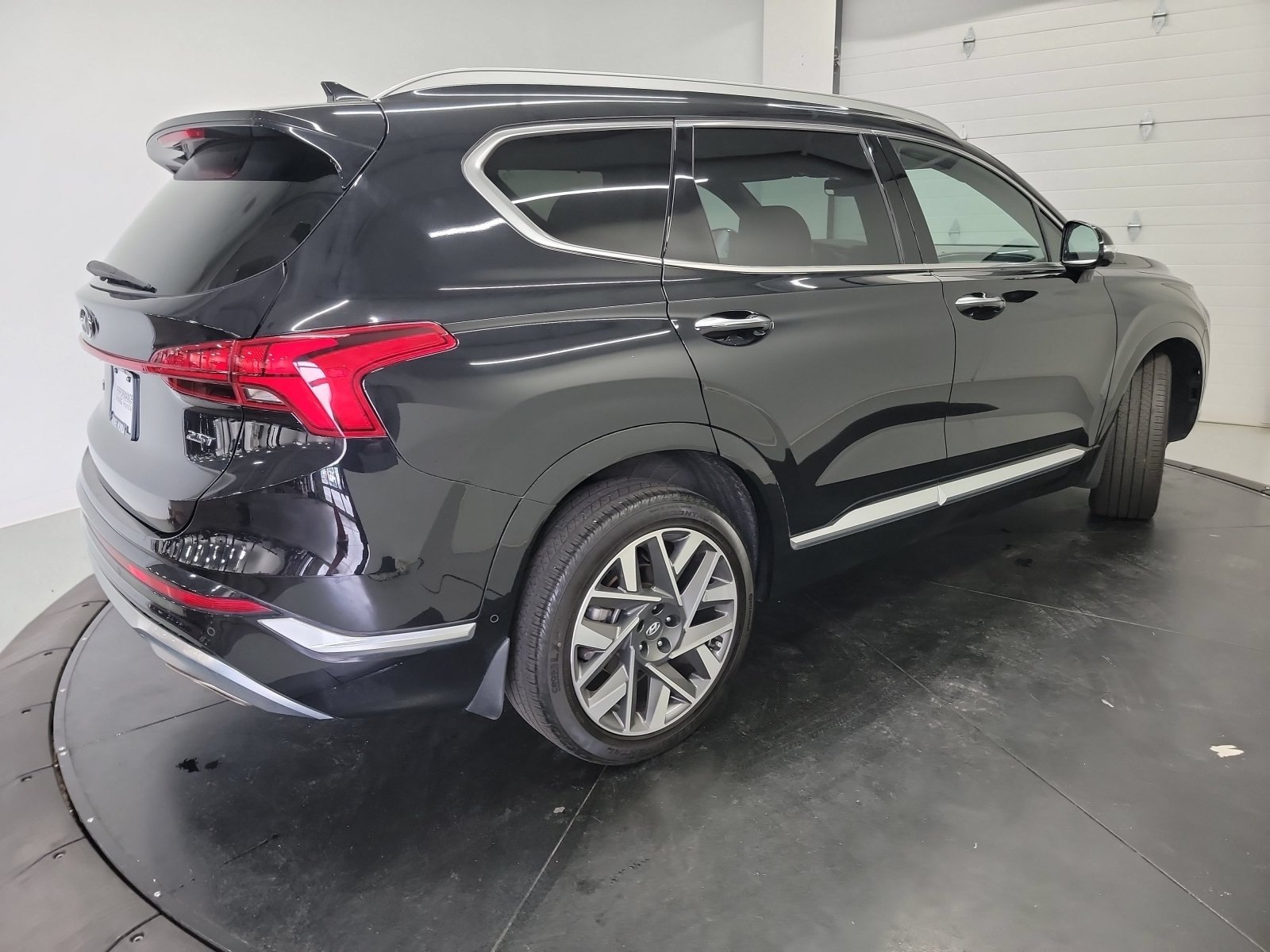Used 2023 Hyundai Santa Fe Calligraphy w/ Cargo Package FWD image 9