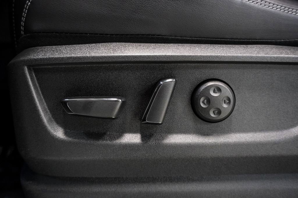 Used 2025 Nissan Armada PRO-4X w/ Pro-4X Premium Package image 7