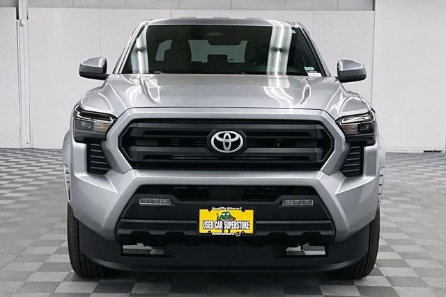 Used 2025 Toyota Tacoma SR5 AWD/4WD image 4