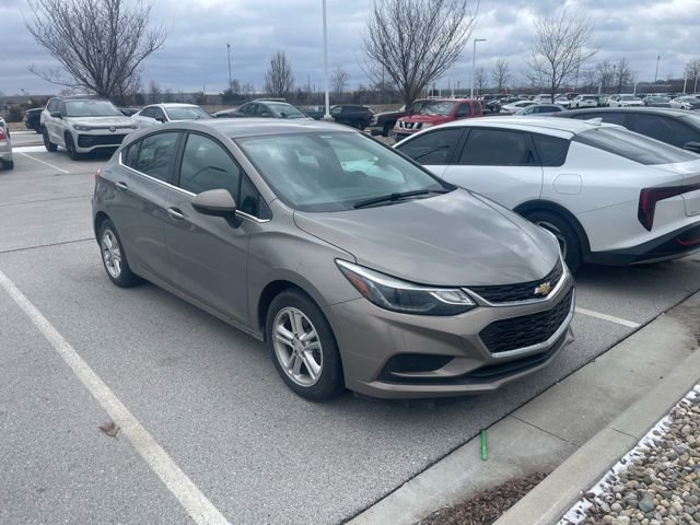 Used 2018 Chevrolet Cruze LT image 2