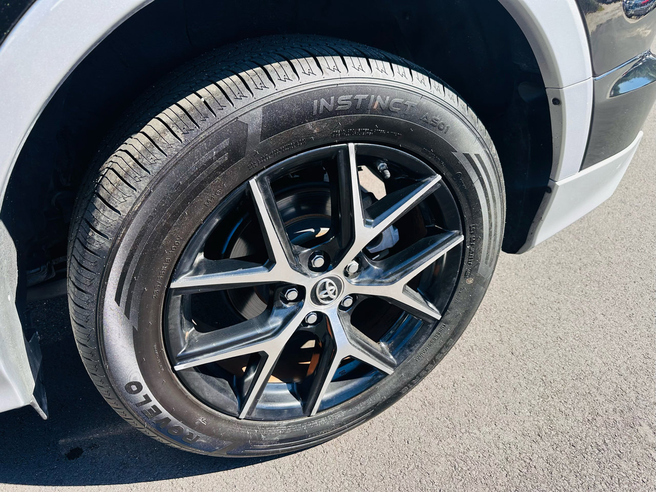 Used 2016 Toyota RAV4 SE image 13