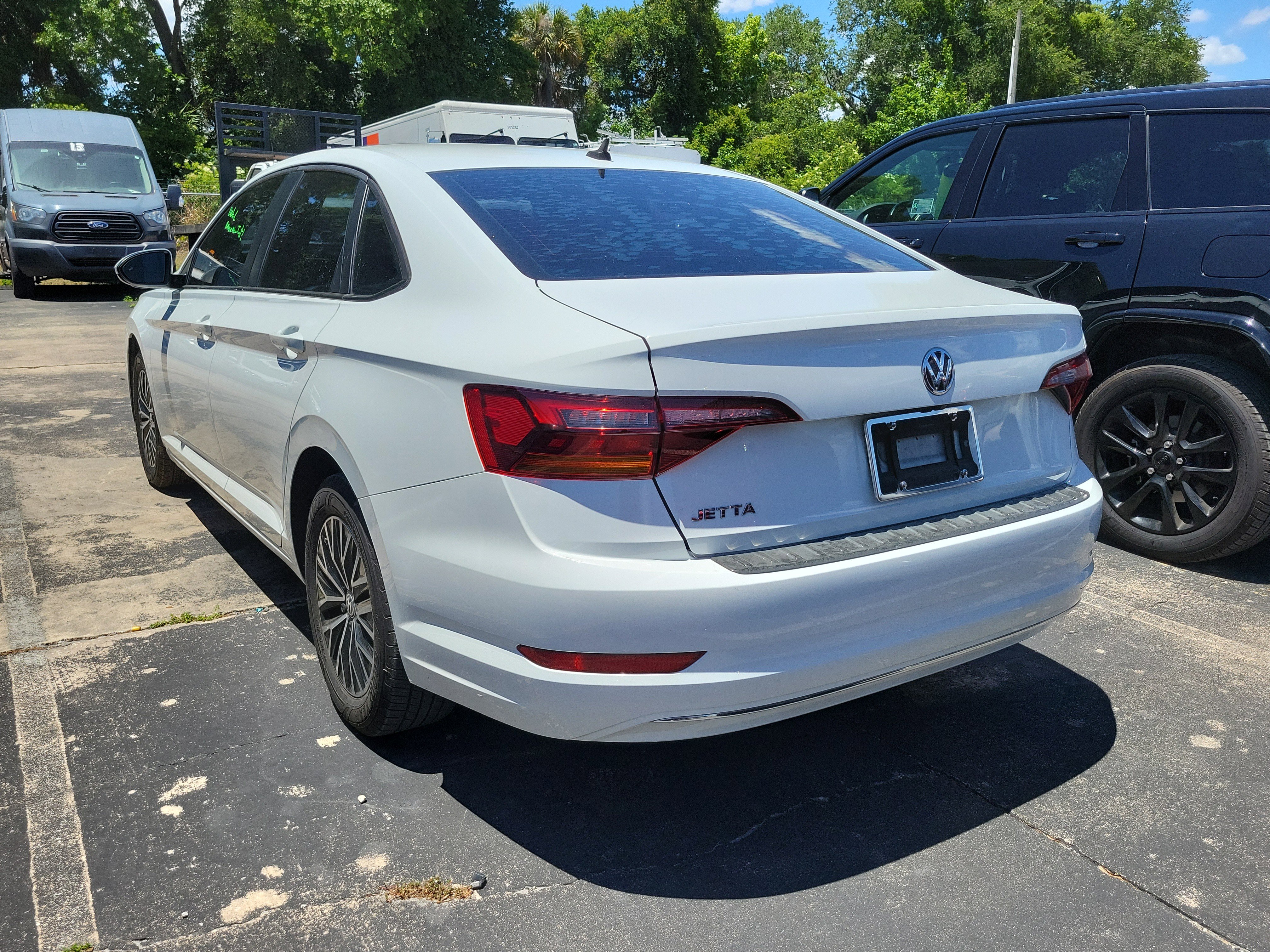 Used 2019 Volkswagen Jetta SE w/ Cold Weather Package FWD image 4