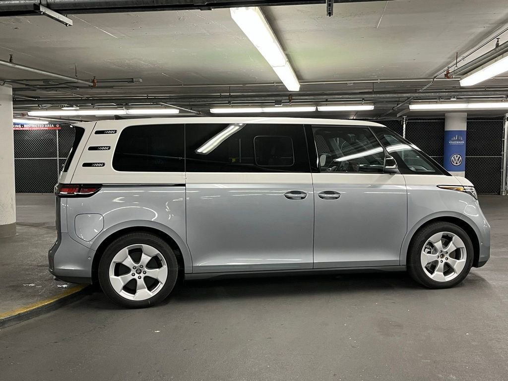 New 2025 Volkswagen ID. Buzz Pro S Plus image 40