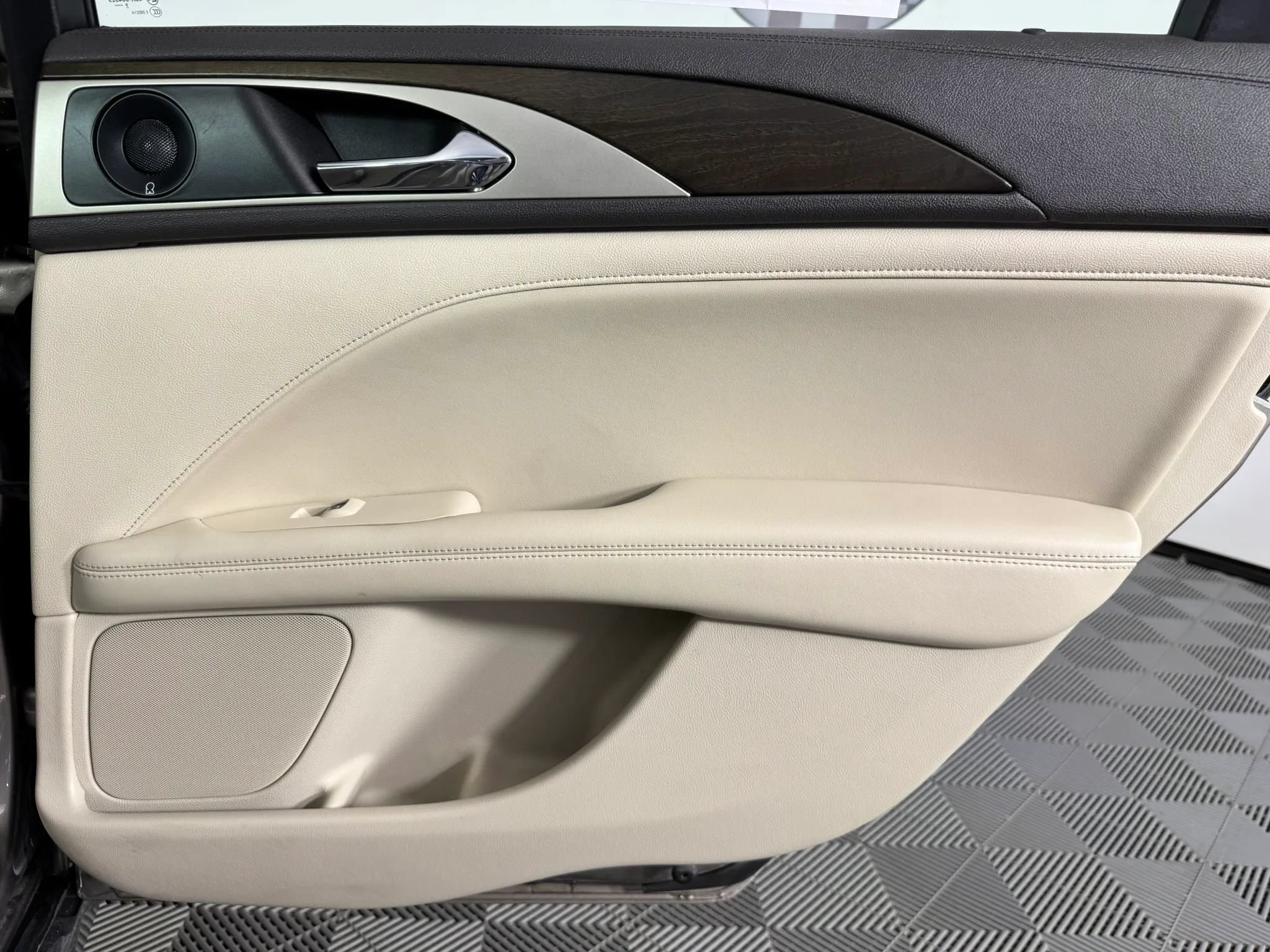 Used 2020 Lincoln MKZ Reserve FWD image 48