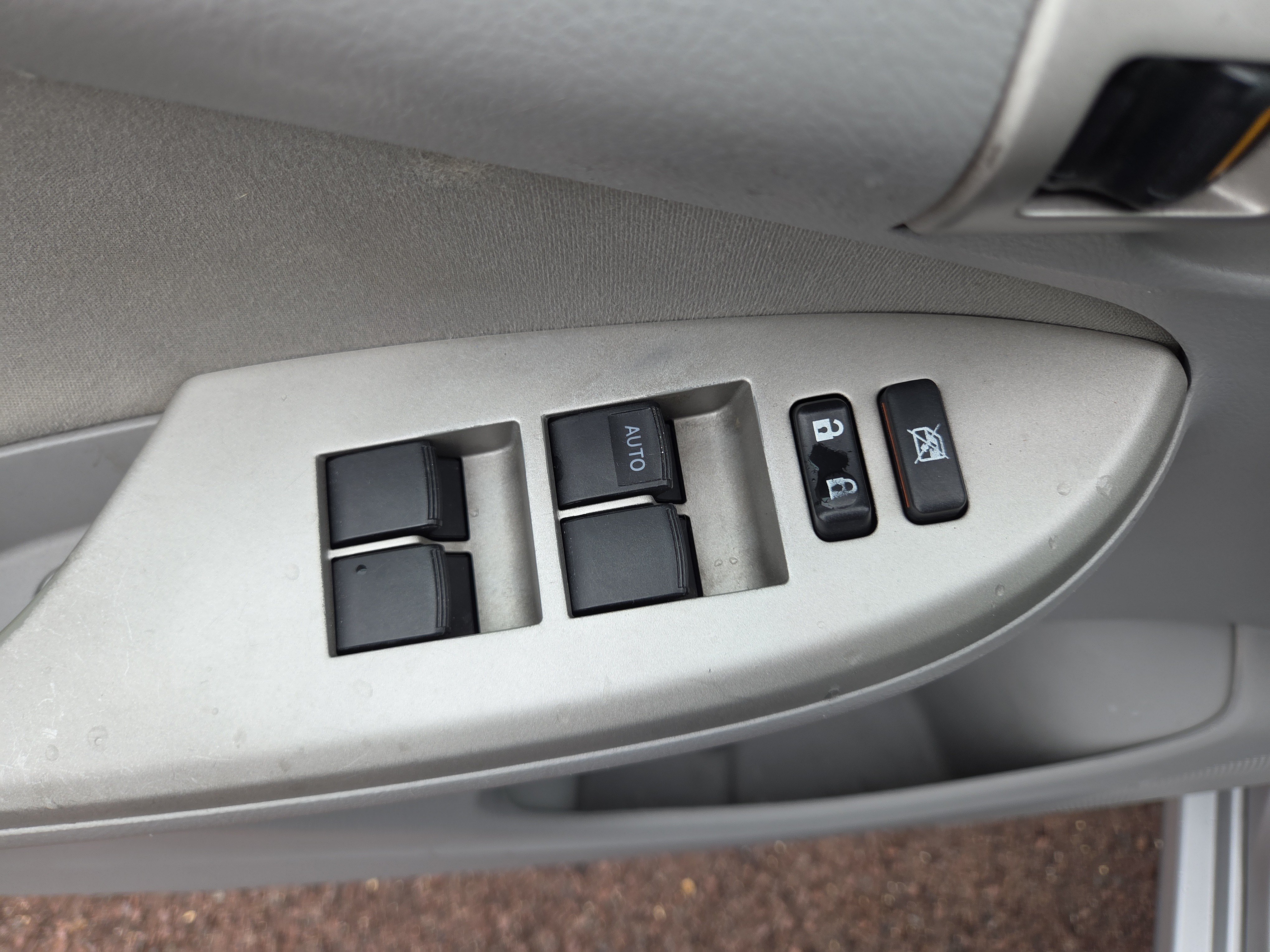 Used 2010 Toyota Corolla LE FWD image 24