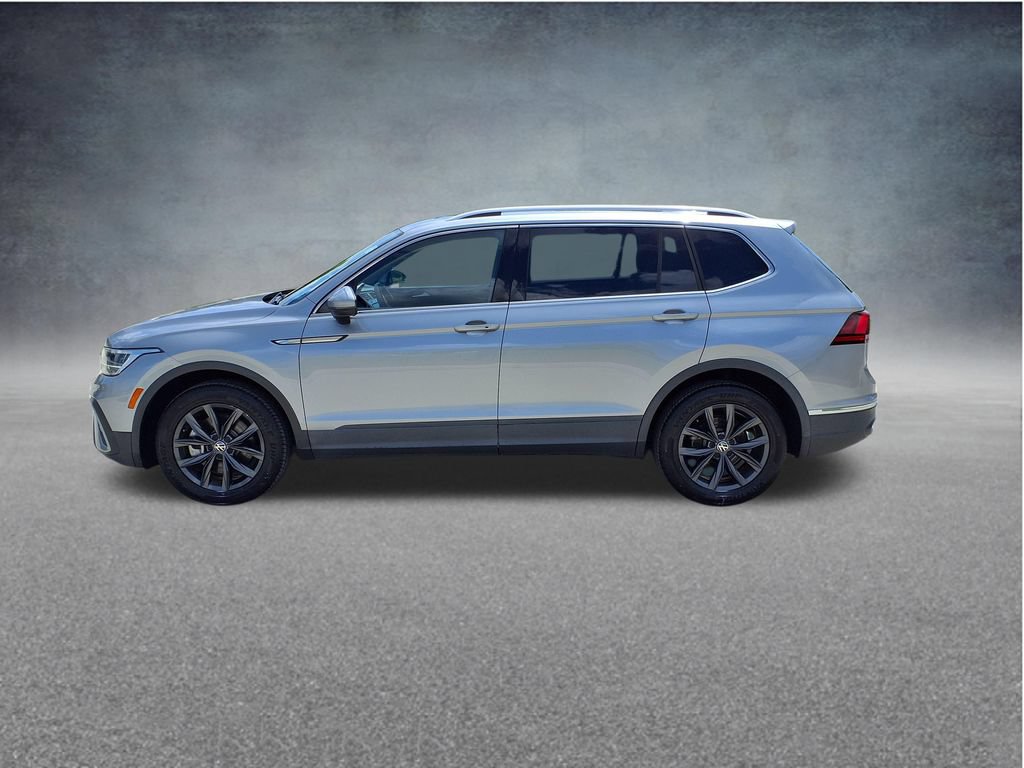 Used 2022 Volkswagen Tiguan SE w/ Panoramic Sunroof Package FWD image 5