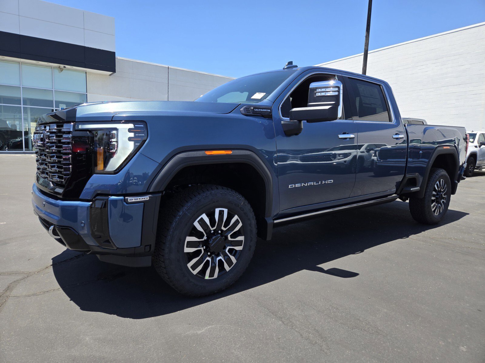 New 2025 GMC Sierra 2500 Denali Ultimate w/ Max Trailering Package image 2