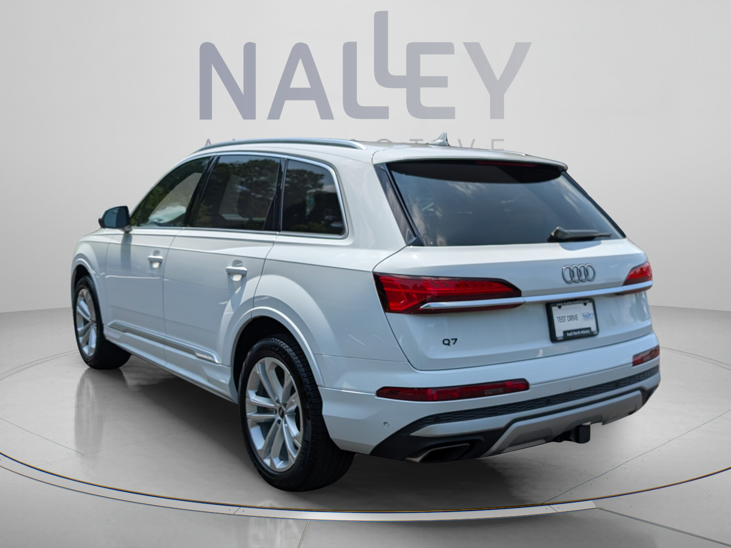 Used 2025 Audi Q7 3.0T Premium AWD/4WD image 3