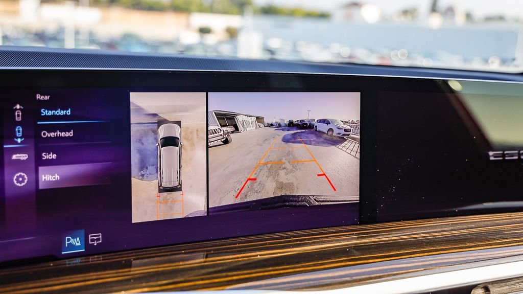 Used 2025 Cadillac Escalade Premium Luxury image 26