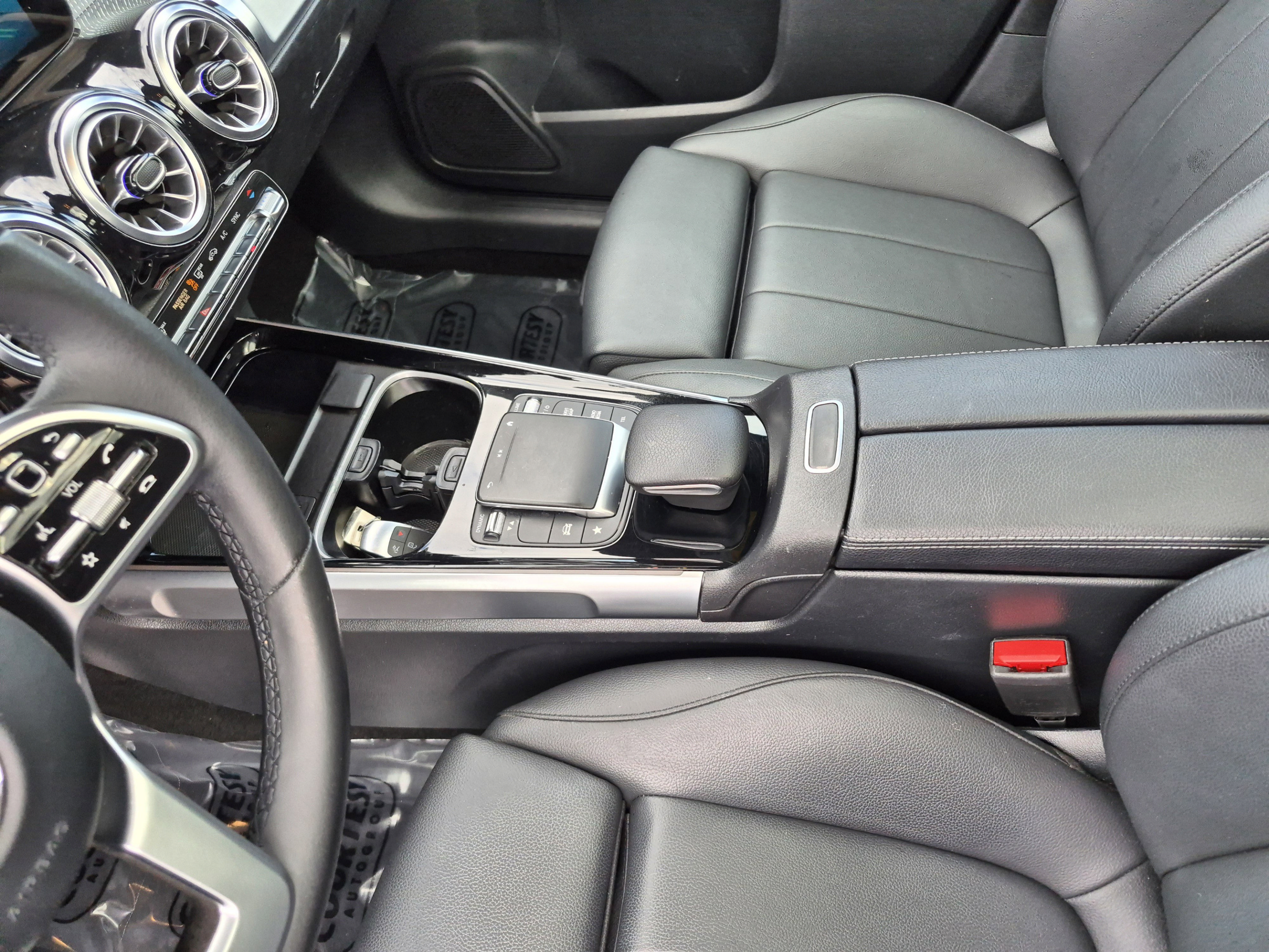 Used 2023 Mercedes-Benz GLB 250 image 24