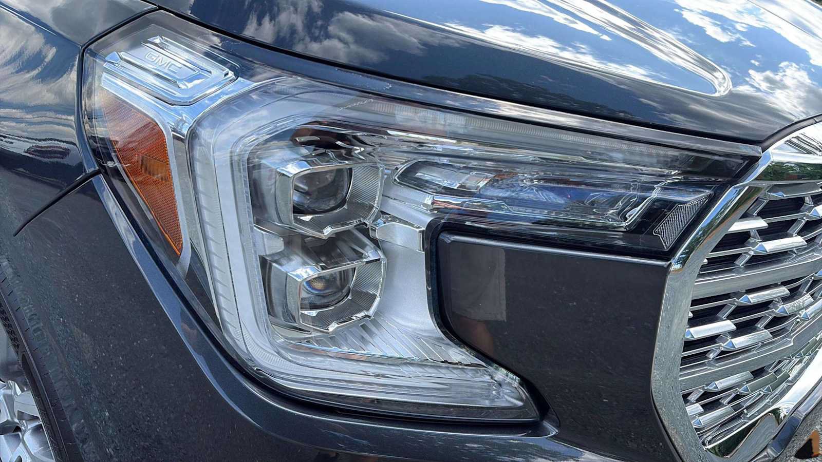 Used 2022 GMC Terrain Denali w/ LPO, Floor Liner Package AWD/4WD image 27