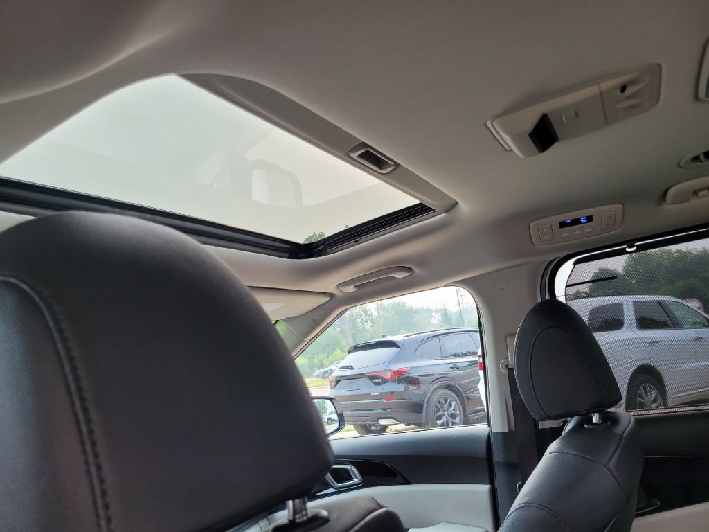 Used 2023 Kia Carnival SX Prestige FWD image 47