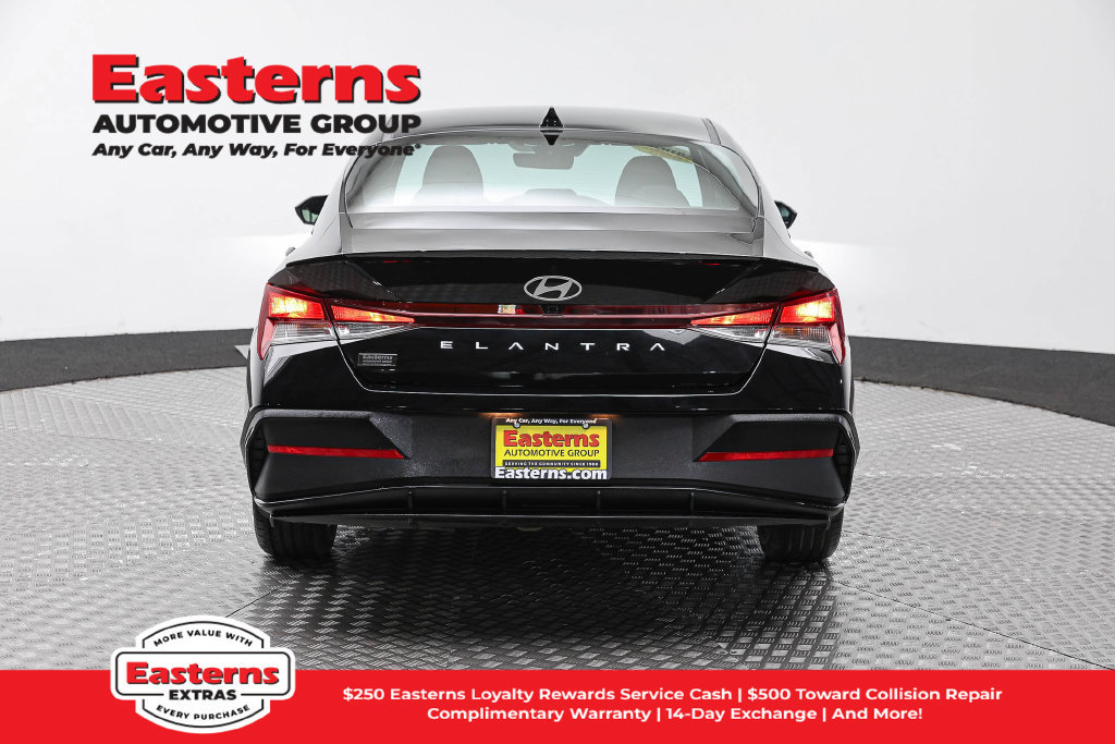 Used 2026 Hyundai Elantra Sport FWD image 7