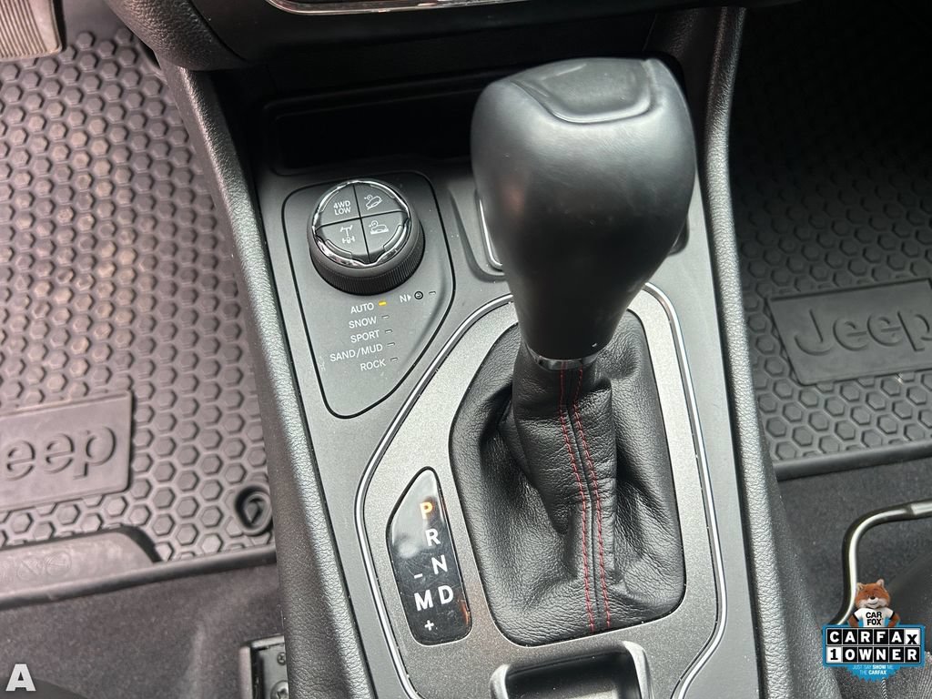 Used 2022 Jeep Cherokee Trailhawk AWD/4WD image 23