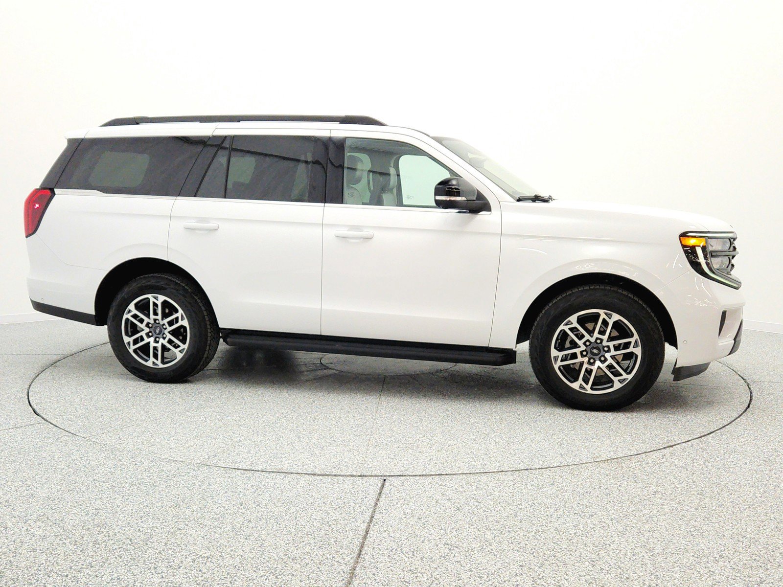 Used 2025 Ford Expedition Active AWD/4WD image 4