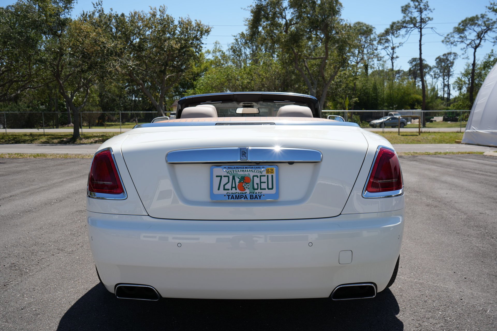 Used 2017 Rolls-Royce Dawn image 14