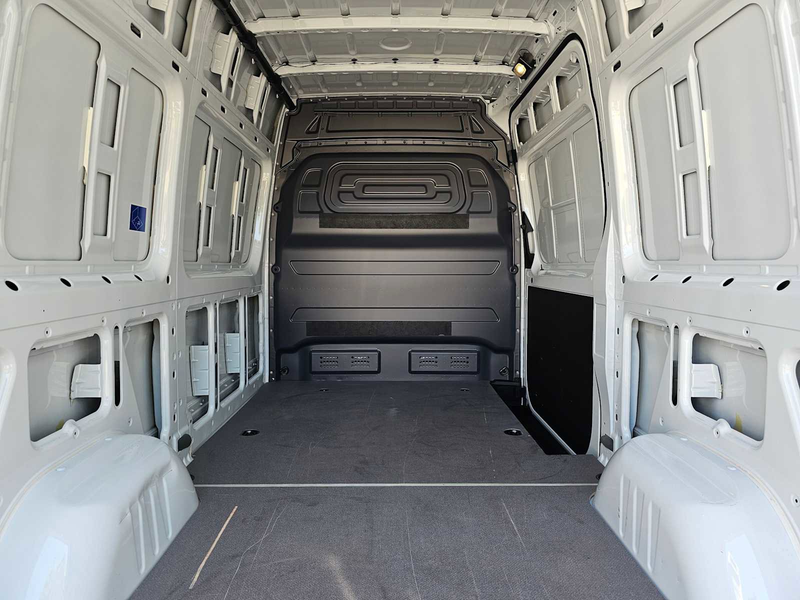 Used 2025 Mercedes-Benz Sprinter 2500 image 19