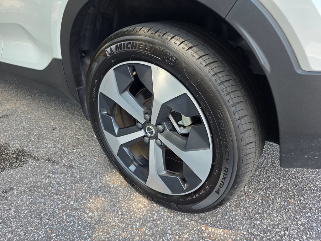 Used 2026 Volvo XC40 B5 Plus AWD/4WD image 29