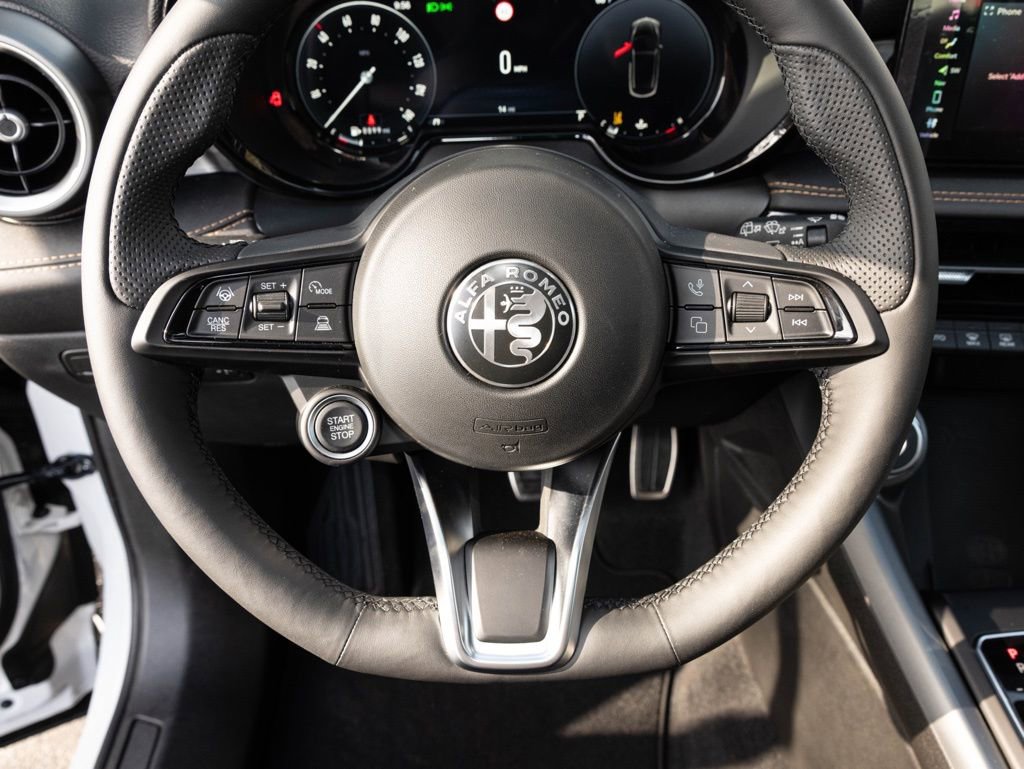 New 2026 Alfa Romeo Tonale w/ Black Premium Package image 28
