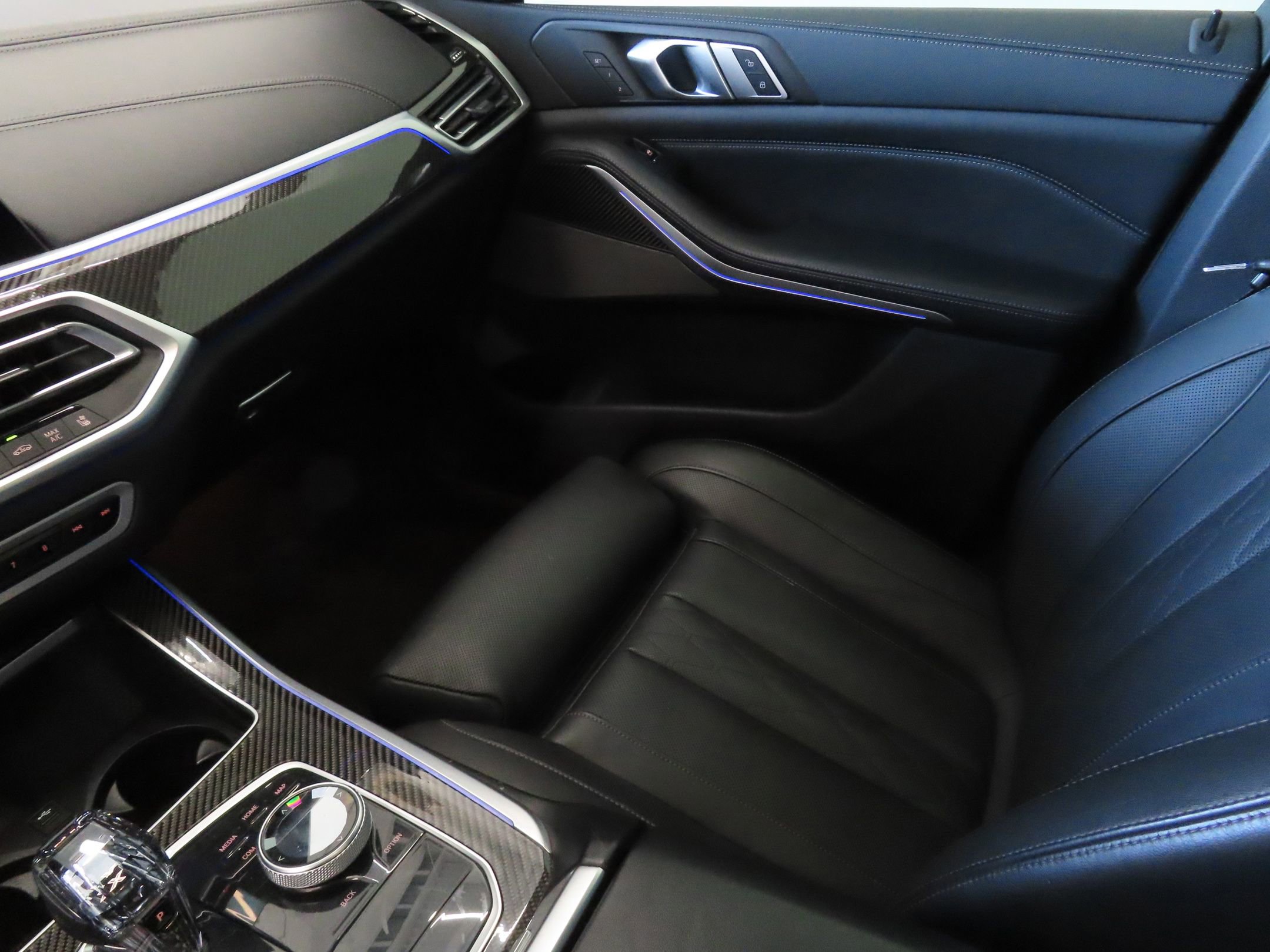 Used 2021 BMW X5 M50i w/ Executive Package image 22