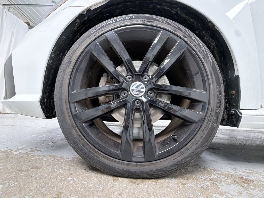 Used 2018 Volkswagen Passat 2.0T R-Line FWD image 17