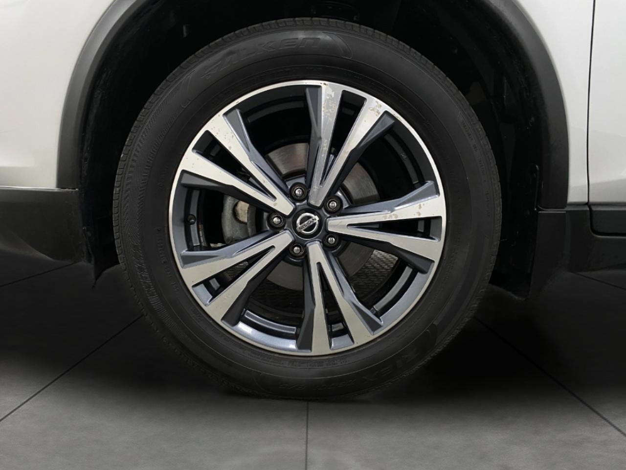 Used 2019 Nissan Rogue SV w/ Premium Package AWD/4WD image 13