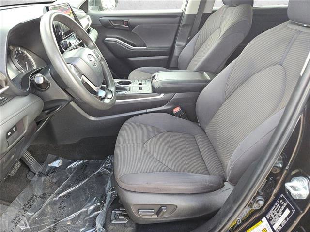 Used 2023 Toyota Highlander L image 16