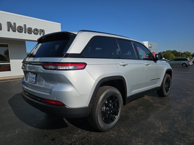 New 2025 Jeep Grand Cherokee Altitude image 12