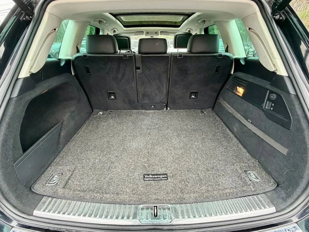 Used 2016 Volkswagen Touareg TDI AWD/4WD image 15