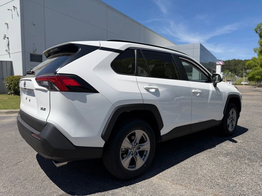 Used 2025 Toyota RAV4 XLE w/ Convenience Package FWD image 3