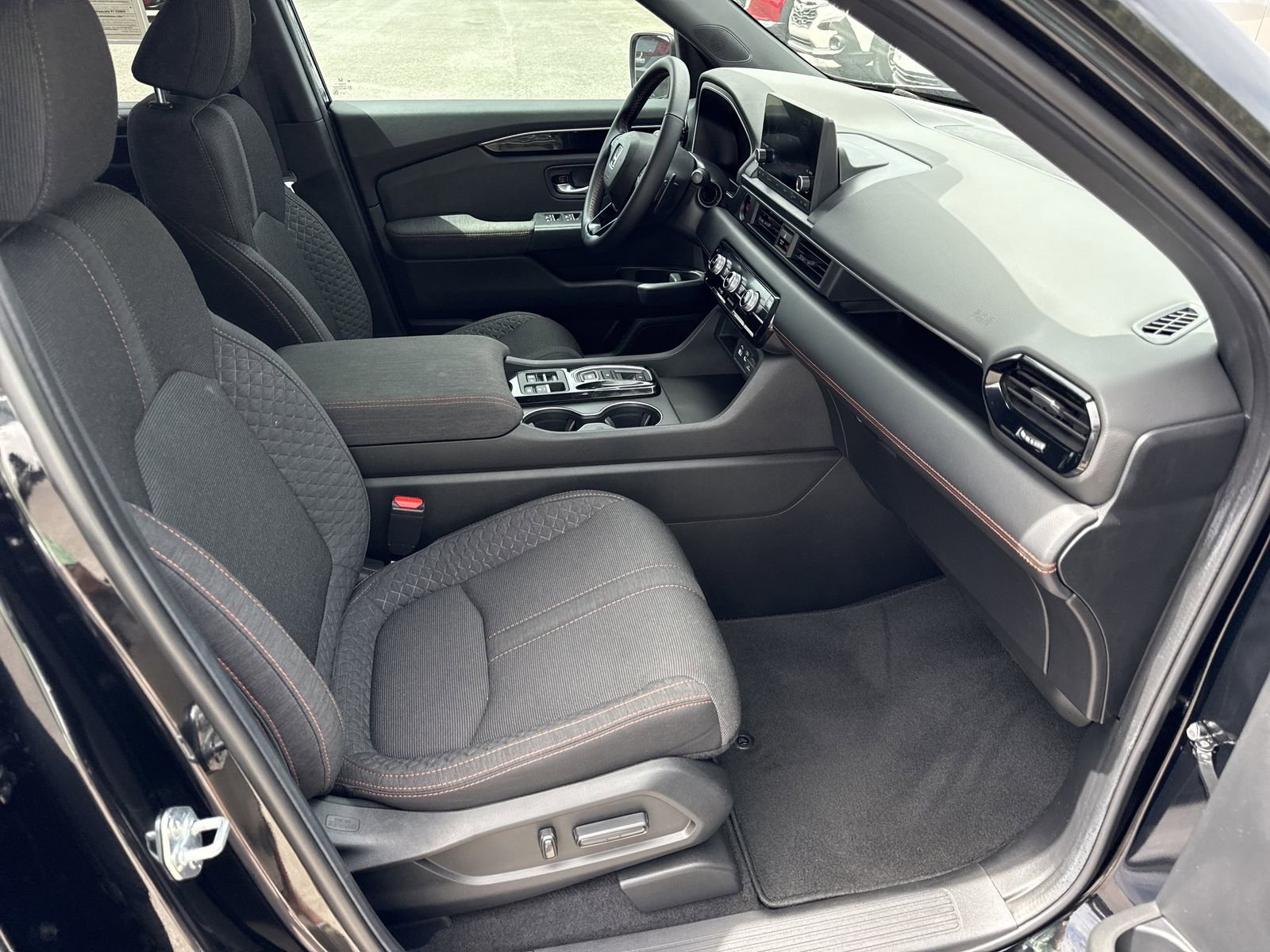 Used 2025 Honda Pilot Sport image 30
