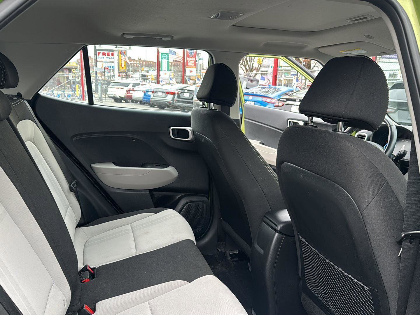 Used 2023 Hyundai Venue SEL w/ Cargo Package image 31