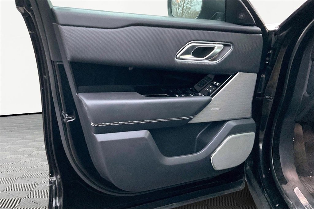 Used 2021 Land Rover Range Rover Velar R-Dynamic S image 22