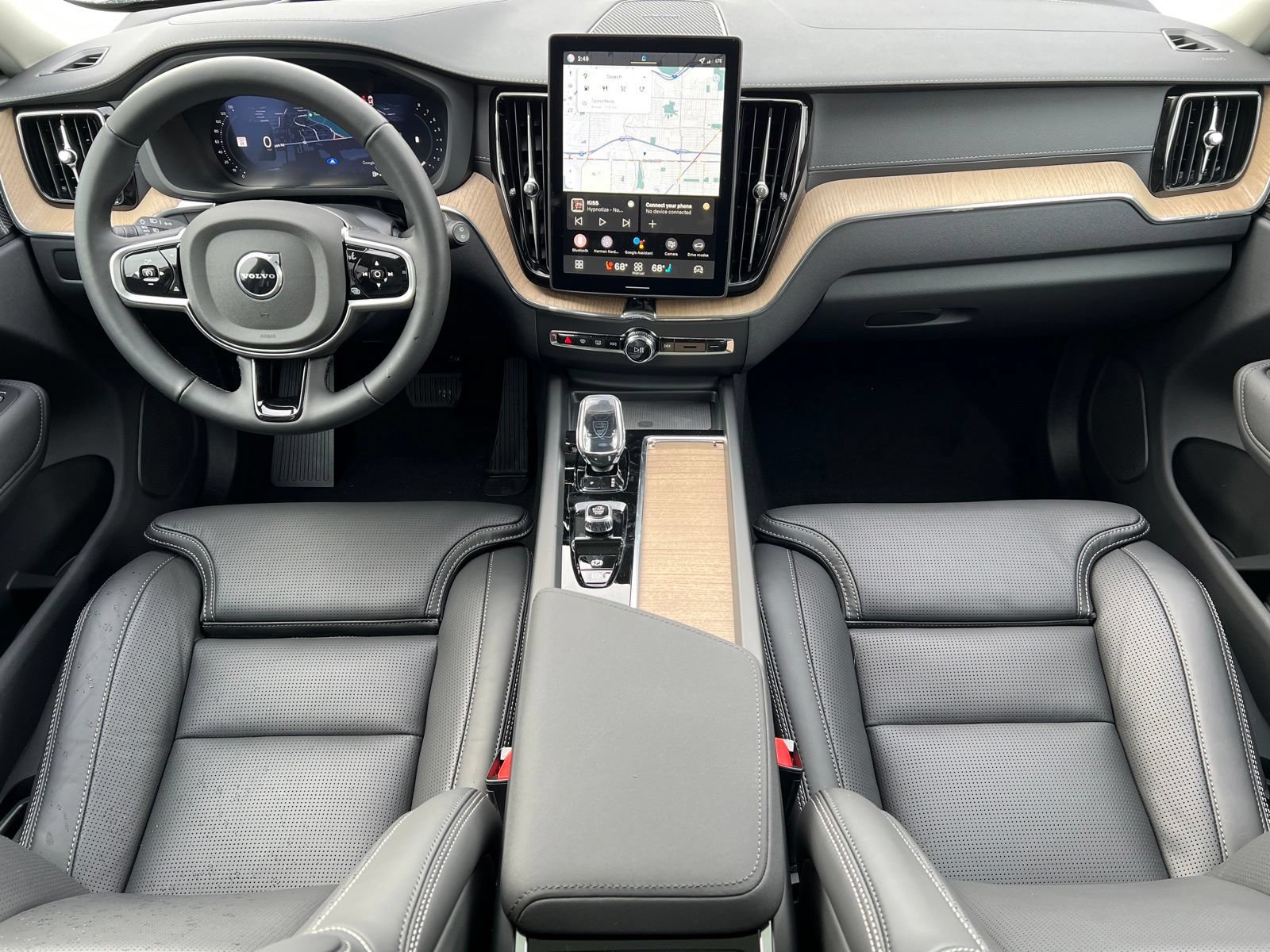 New 2026 Volvo XC60 B5 Plus w/ Protection Package Premier AWD/4WD image 21