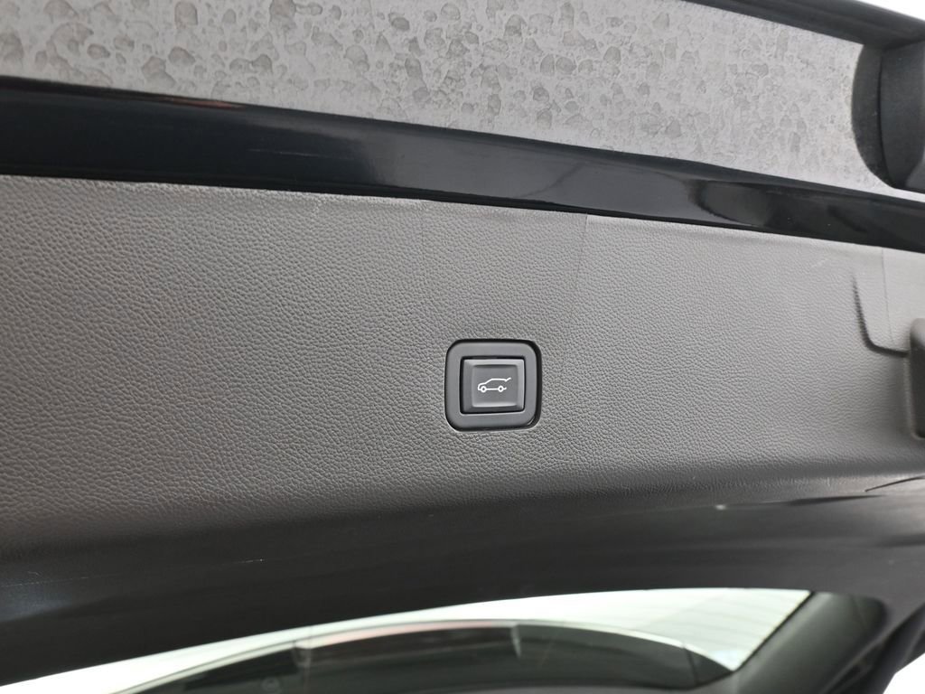 Used 2023 Chevrolet Traverse LT w/ Midnight/Sport Edition image 43